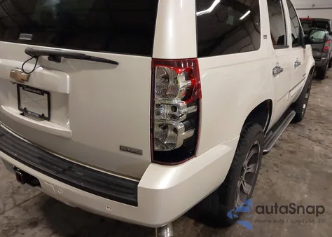 2008 Chevrolet Tahoe Ltz z USA, uszkodzony, nr VIN 1GNFK13018R189875